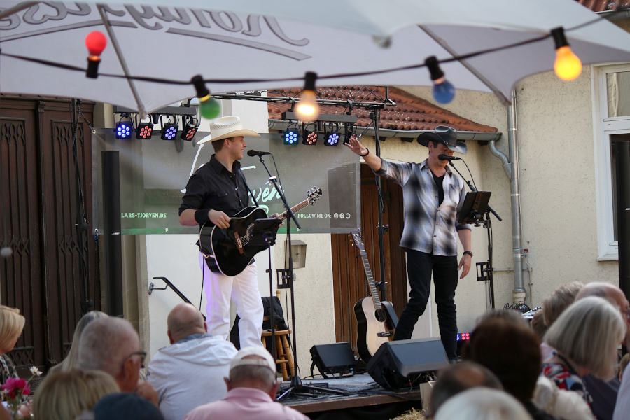 Das Duo Roots & Legacy war musikalischer Gast beim Countryabend. Foto: Thomas Dohna